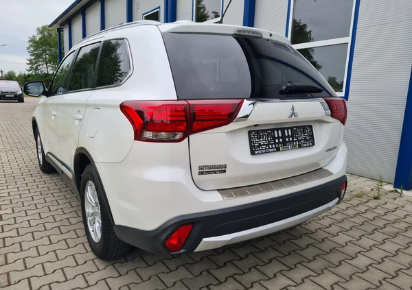 Mitsubishi Outlander cena 68900 przebieg: 120000, rok produkcji 2016 z Radłów małe 137